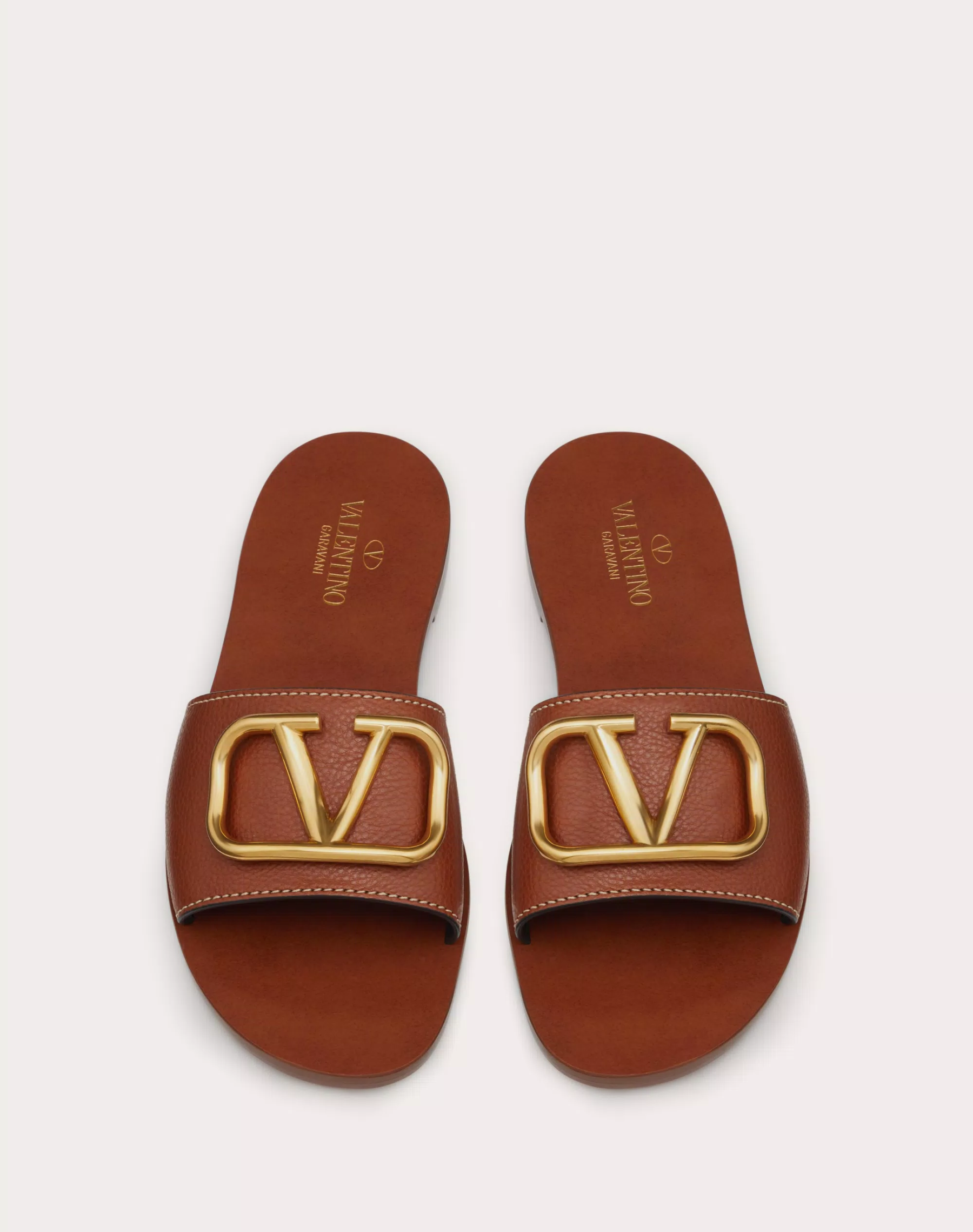VLOGO SIGNATURE SLIDE SANDAL IN GRAINY COWHIDE WITH ACCESSORY